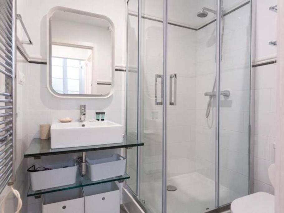 Chic Casa Cathedral At Calle Fresca 2-Bedroom Apartment In Malaga City Center Exterior foto