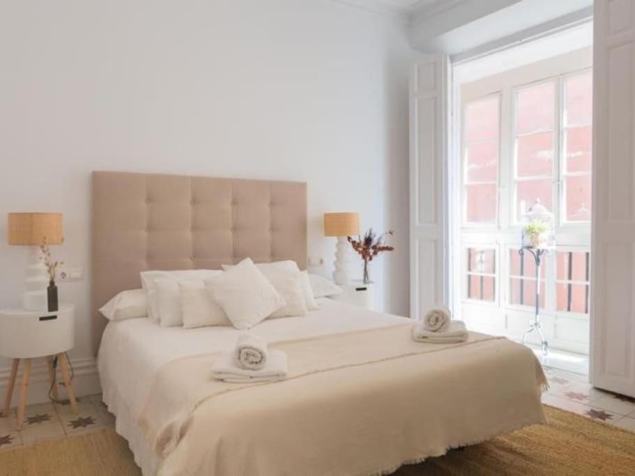 Chic Casa Cathedral At Calle Fresca 2-Bedroom Apartment In Malaga City Center Exterior foto