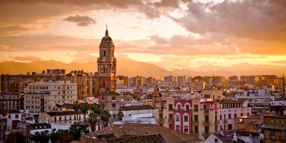 Chic Casa Cathedral At Calle Fresca 2-Bedroom Apartment In Malaga City Center Exterior foto
